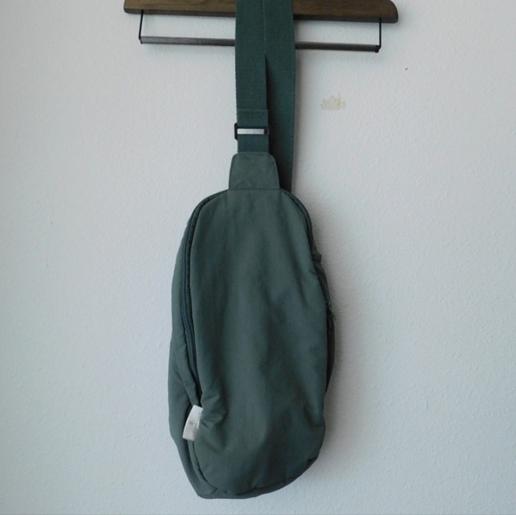 Oak and Reed Womens Crossbody Shoulder Bag - Picture 1 of 6